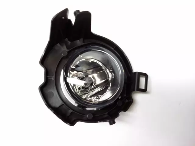 Fog Lamp Assembly - Passenger Side (RH) - Nissan (26150-ZQ00A)